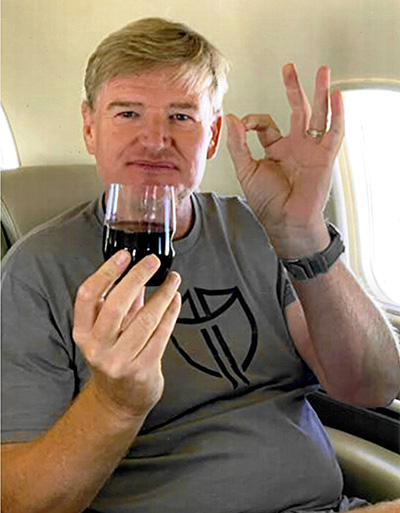 Ernie Els, pro golfer and winemaker, approves of the Flying Lady Cab!